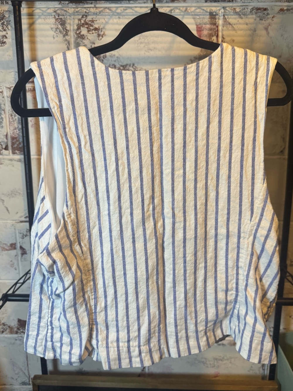 LC Lauren Conrad White and Blue Striped Tie-Front Crop Vest - Picture 6 of 6